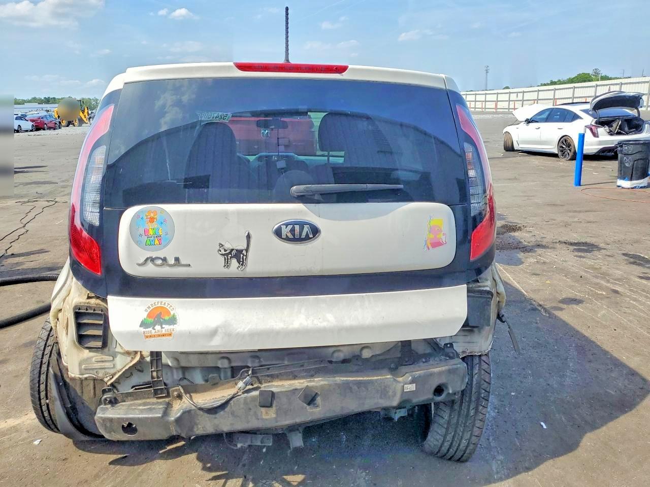 2016 KIA Soul base VIN KNDJN2A21G7850304 photo 6