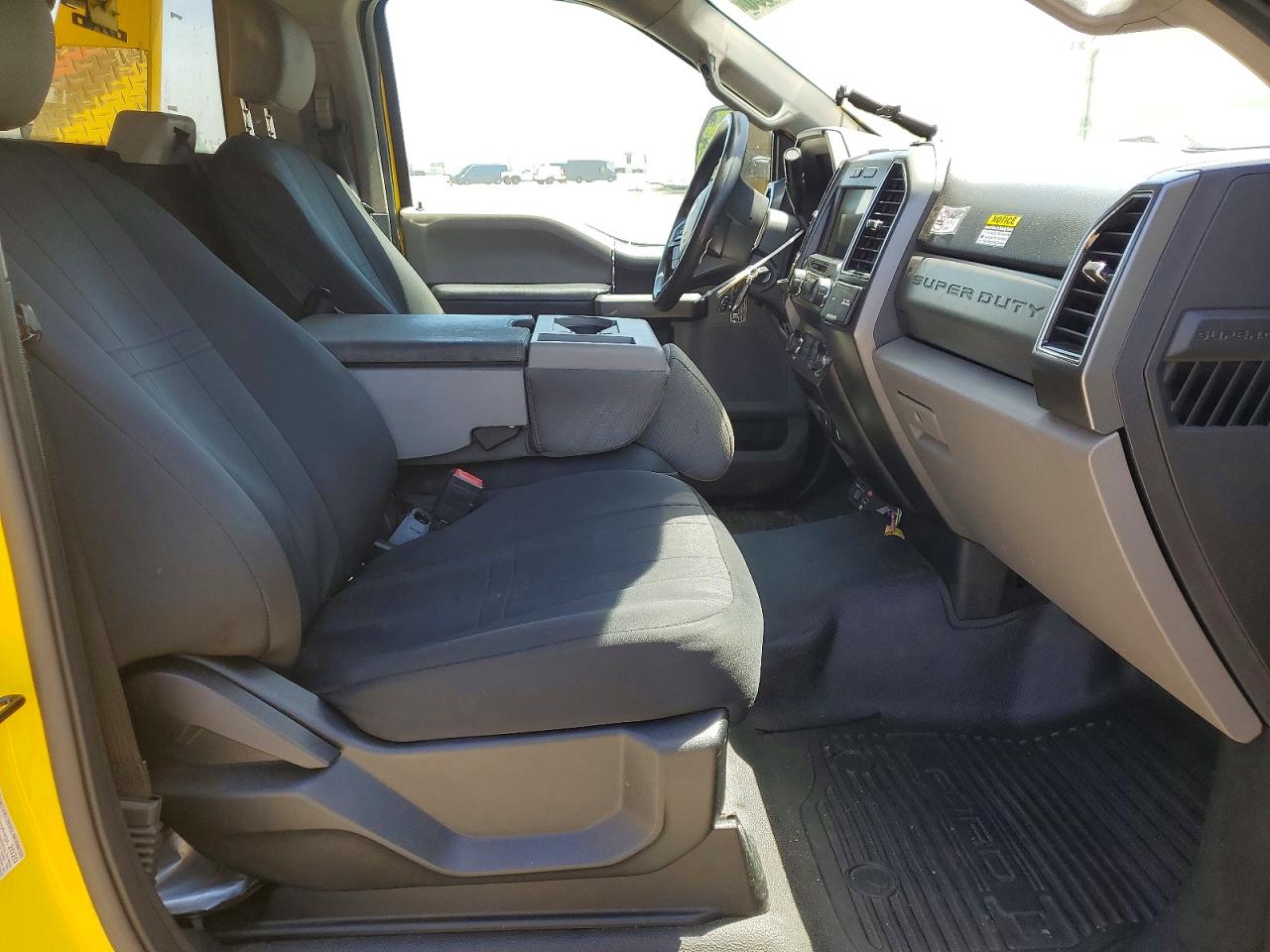 2020 Ford F550 VIN 1FDUF5GT8LDA08286 photo 11