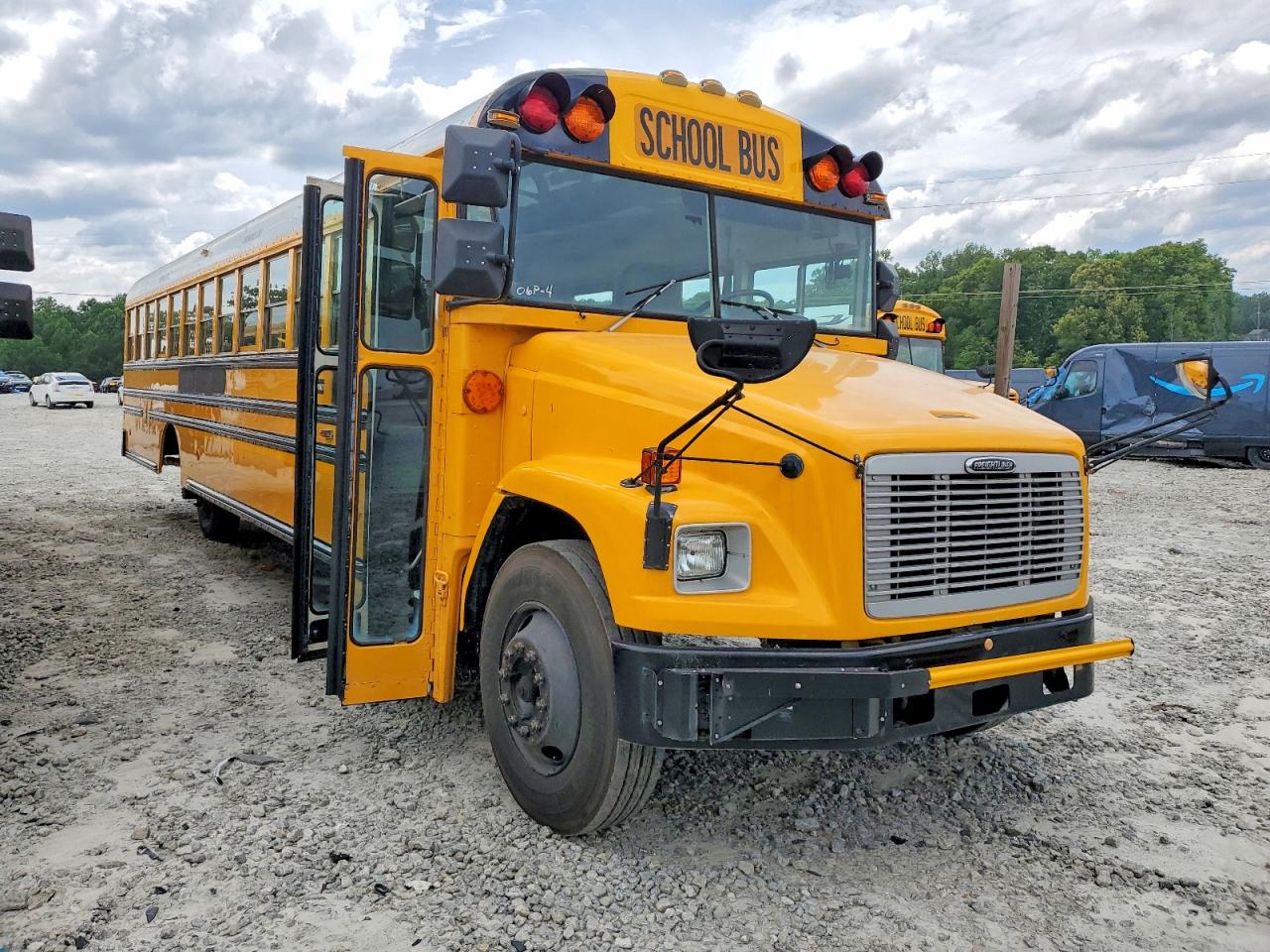 1998 FREIGHTLINER All models VIN 4UZ6CJAA1WC914534 photo 1