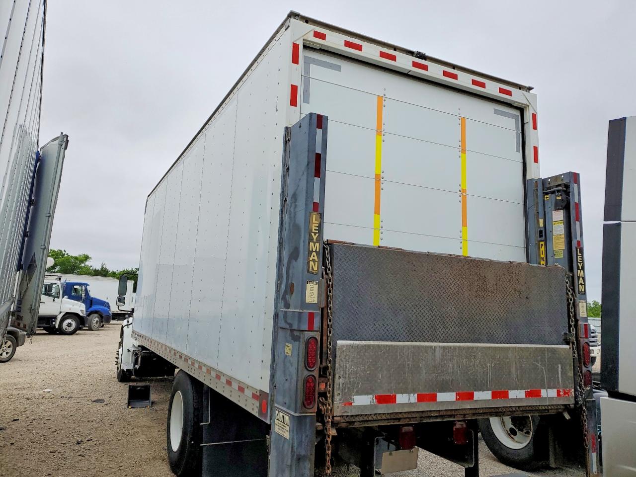 2017 FREIGHTLINER All other VIN 1FVACWDT8HHJH6987 photo 2