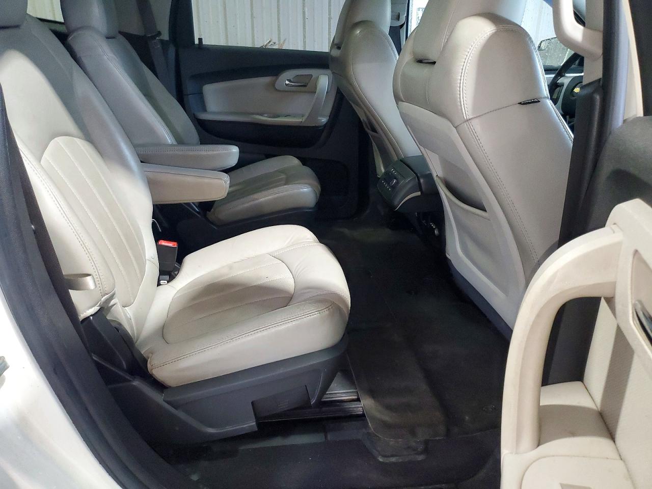 2011 Chevrolet Traverse VIN 1GNKVLED3BJ204867 photo 11