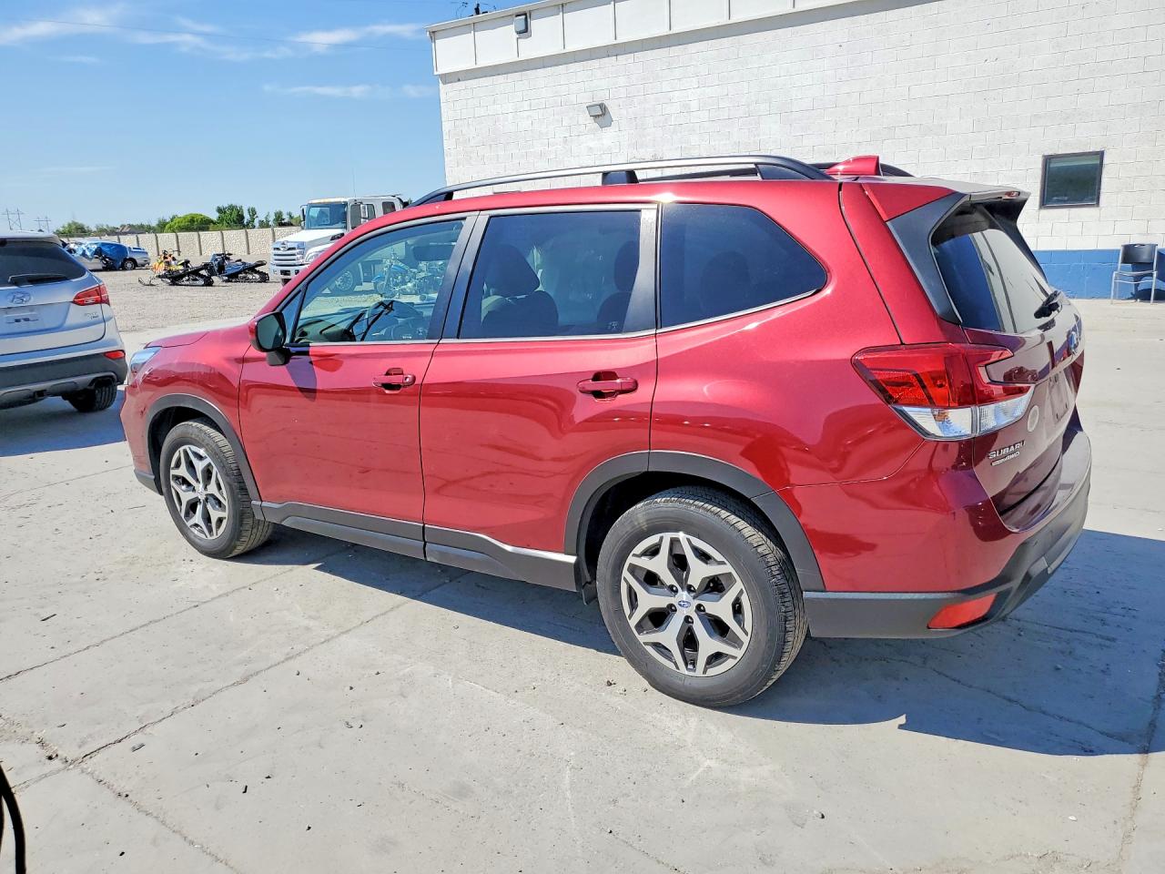2021 Subaru Forester VIN JF2SKAJC5MH442203 photo 2