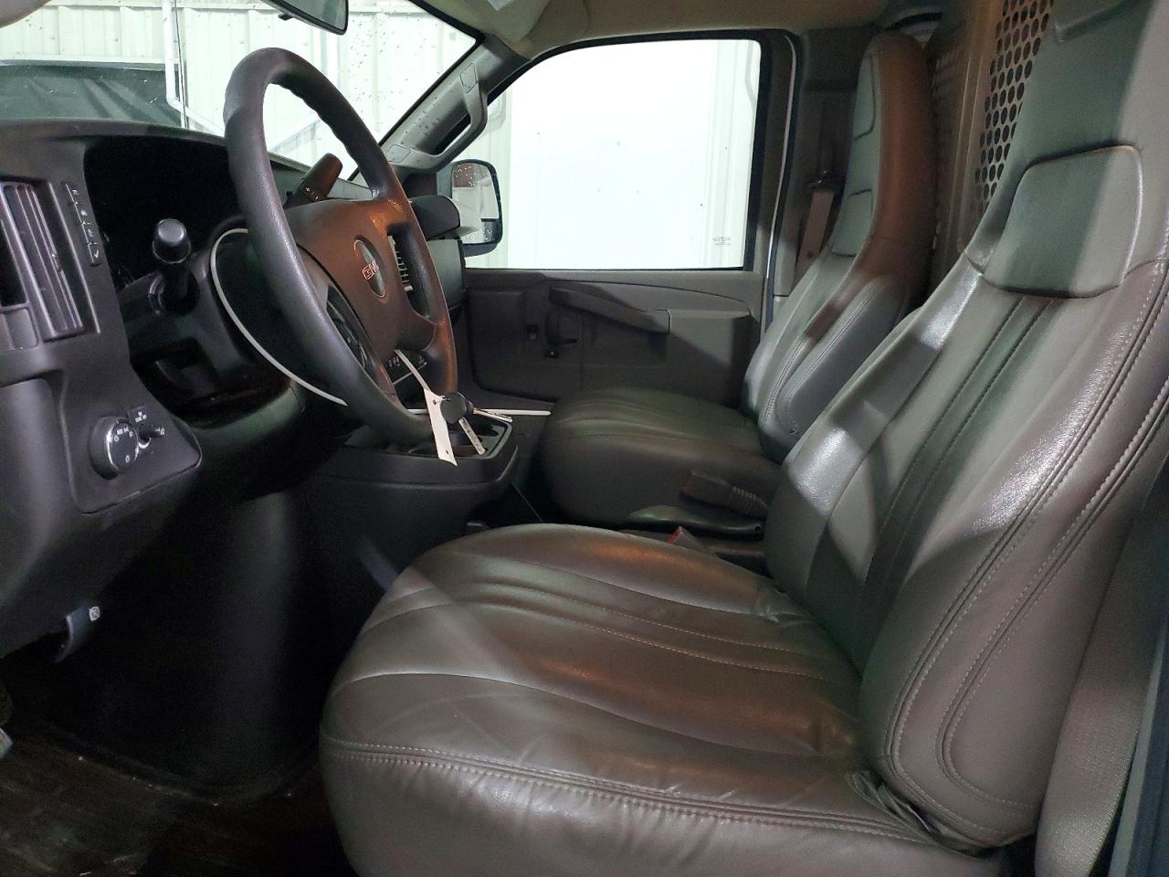 2024 GMC Savana VIN 1GTW7AFP8R1102928 photo 7