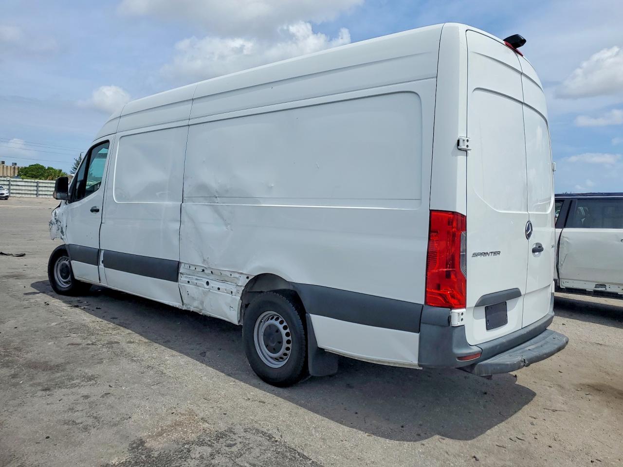 2021 Mercedes-Benz Sprinter VIN W1W4DCHY1MT047743 photo 2