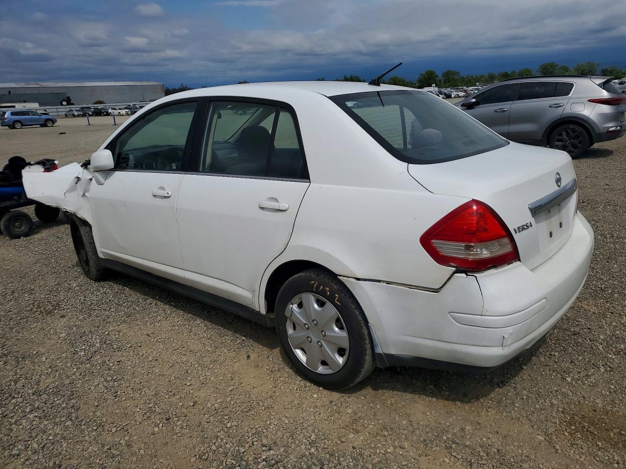 2008 Nissan Versa VIN 3N1BC11E08L389840 photo 2