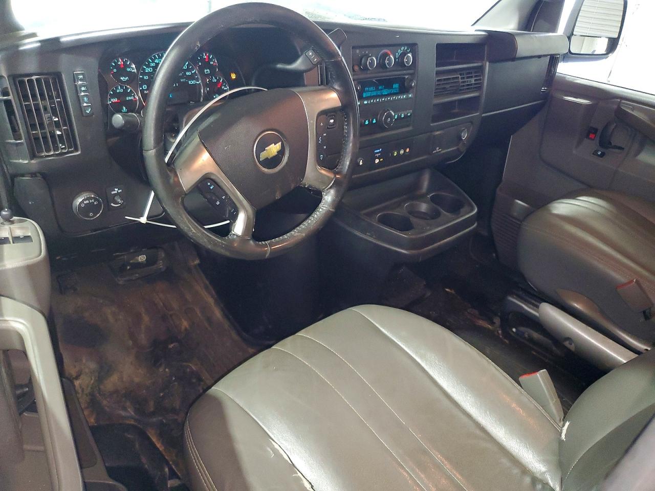 2018 Chevrolet Express VIN 1GCWGAFG1J1179449 photo 8