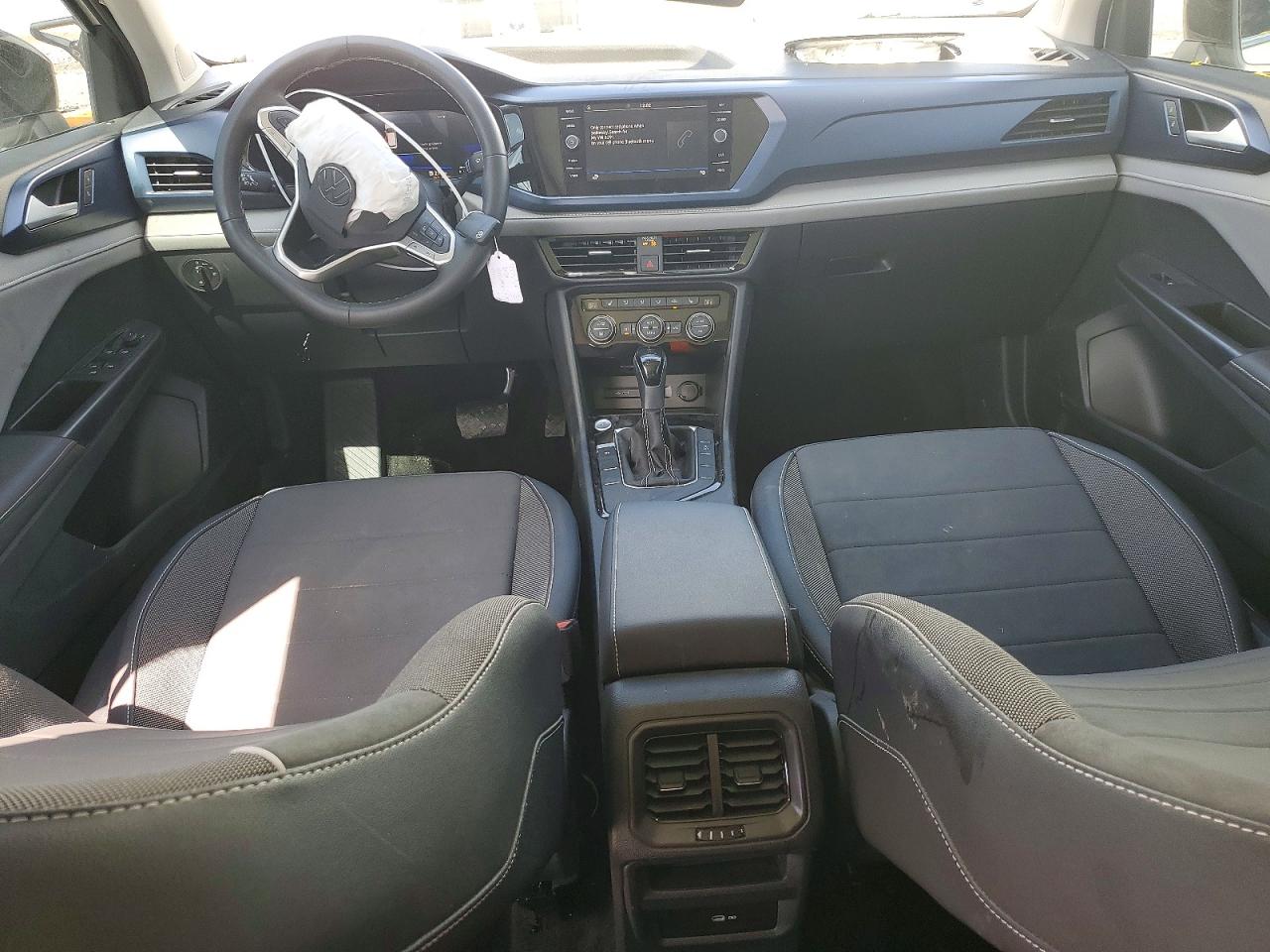 2024 Volkswagen All other VIN 3VVEX7B25RM004291 photo 8