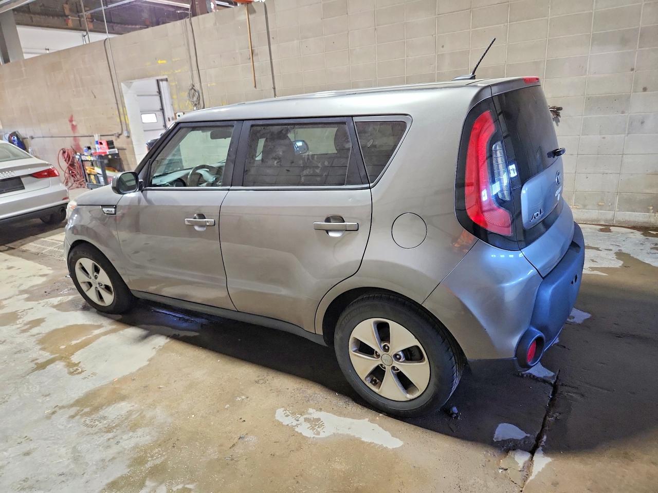 2015 Kia Soul base VIN KNDJN2A28F7225610 photo 2