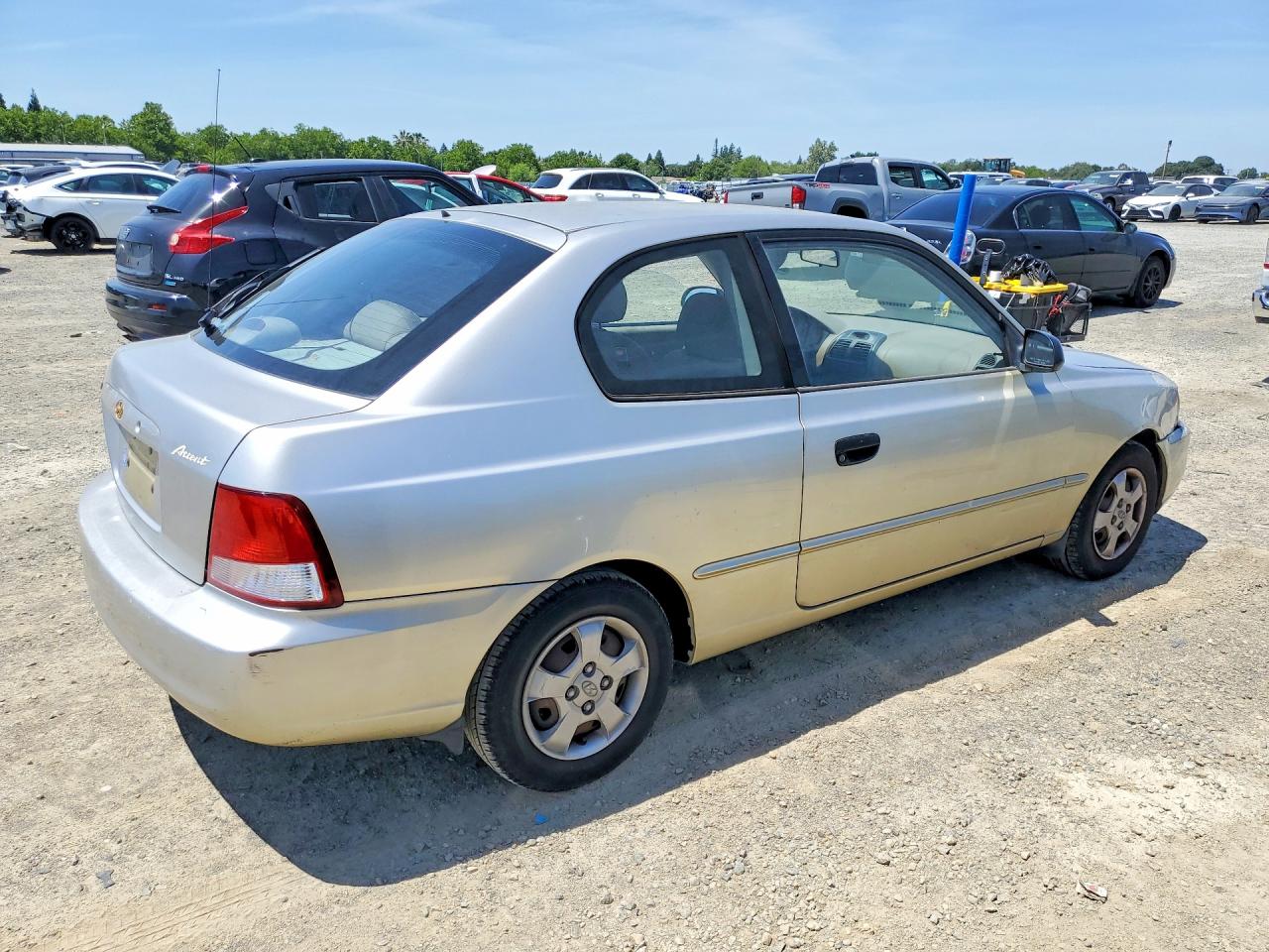 2000 Hyundai Accent VIN KMHCG35G2YU043819 photo 3
