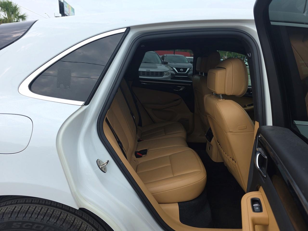 2018 Porsche Macan VIN WP1AB2A53JLB33385 photo 6