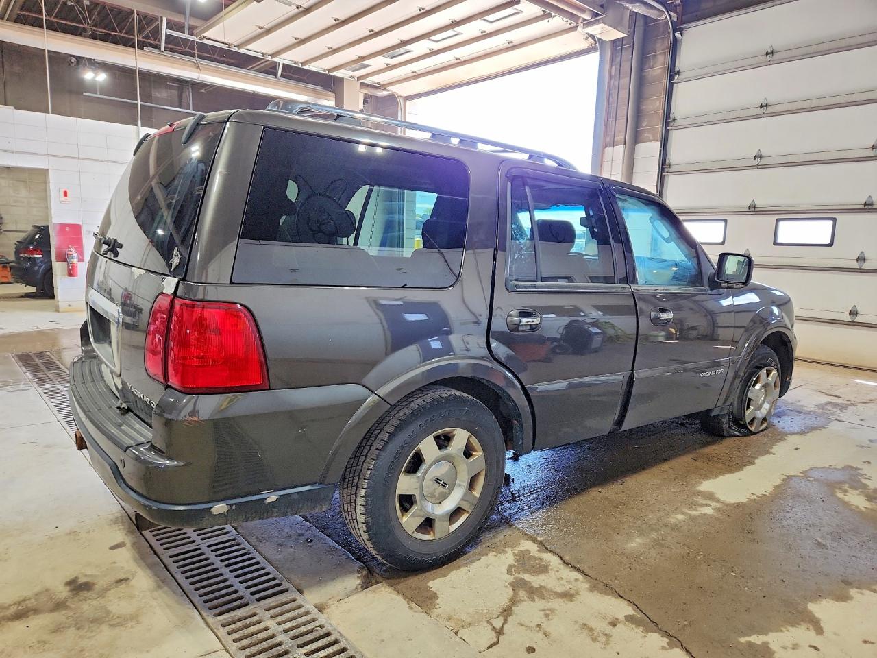 2005 LINCOLN Navigator VIN 5LMFU28545LJ10851 photo 3