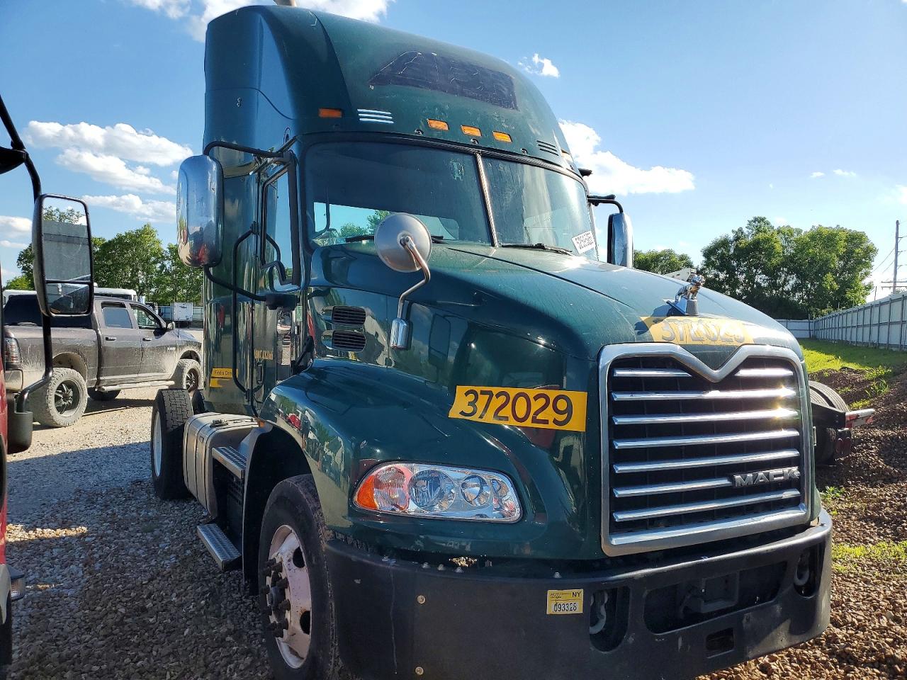 2018 MACK All other VIN 1M1AW01X5JM010659 photo 1
