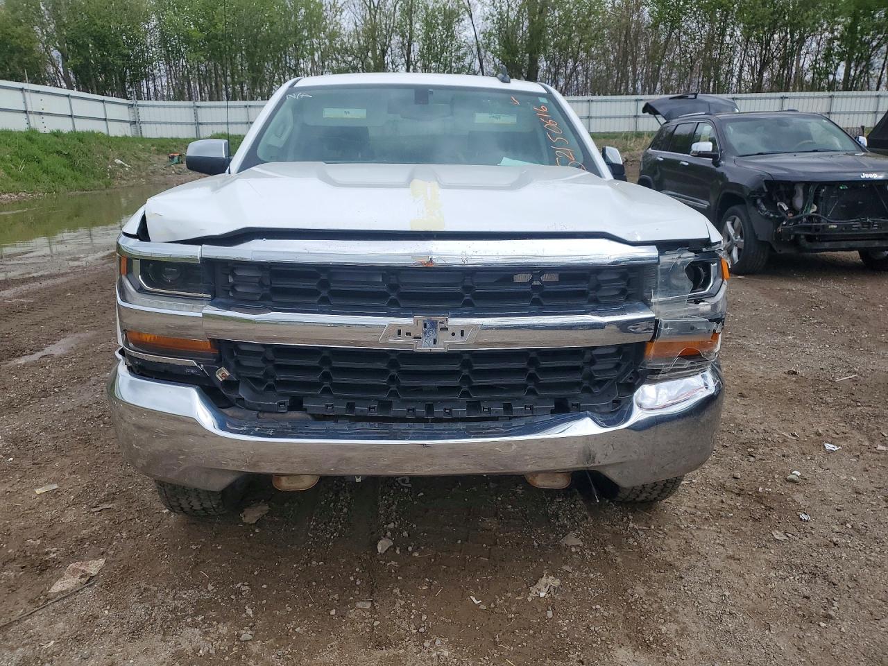 2018 Chevrolet All models VIN 1GCUKREC5JF248083 photo 5