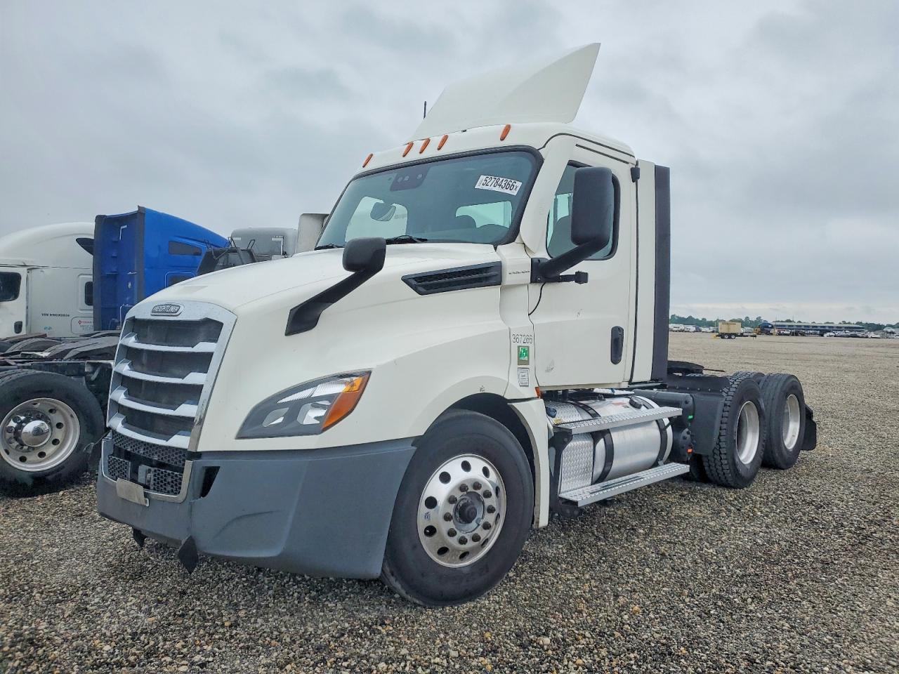 2020 FREIGHTLINER All other VIN 3AKJHLDV7LSME5478 photo 2