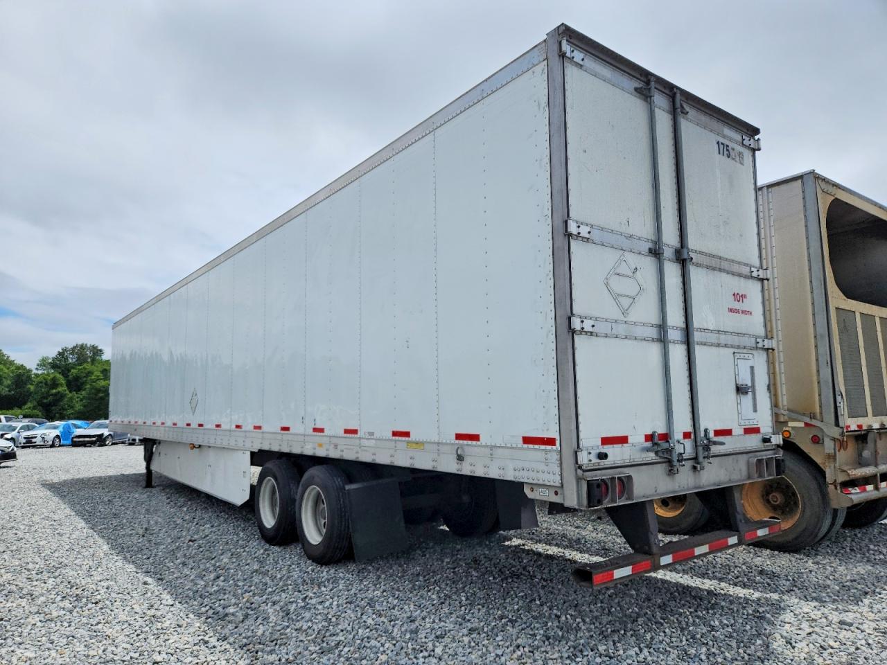 2024 UTILITY All models VIN 3UTVS2530R8081011 photo 4