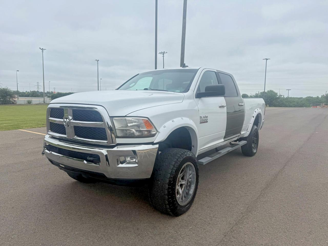 2017 Ram All models VIN 3C6UR5DL8HG620599 photo 2