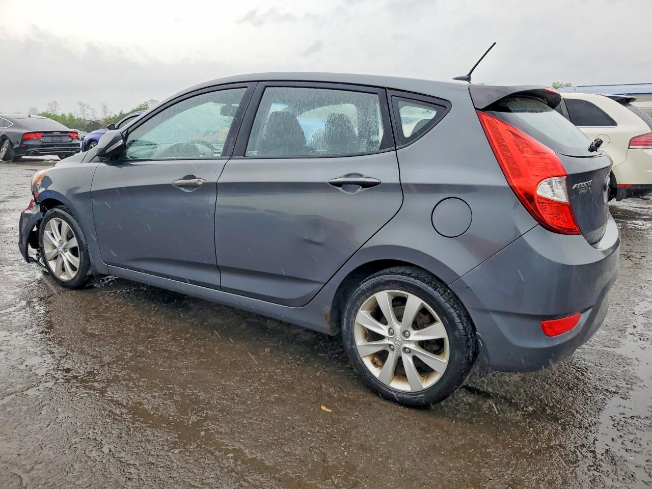 2013 Hyundai Accent VIN KMHCU5AE4DU072094 photo 2