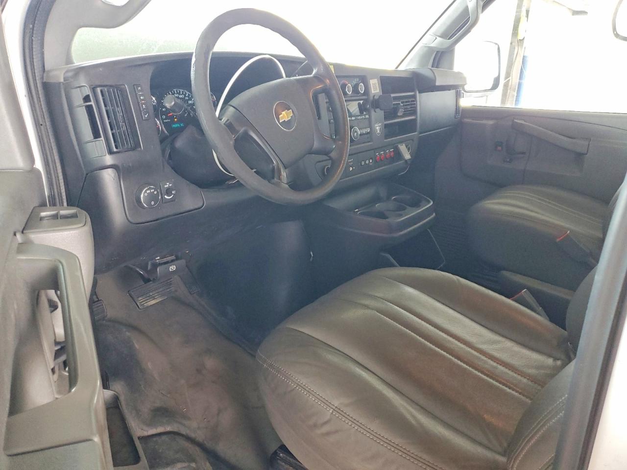 2016 Chev Express VIN 1GCWGAFF5G1199039 photo 8
