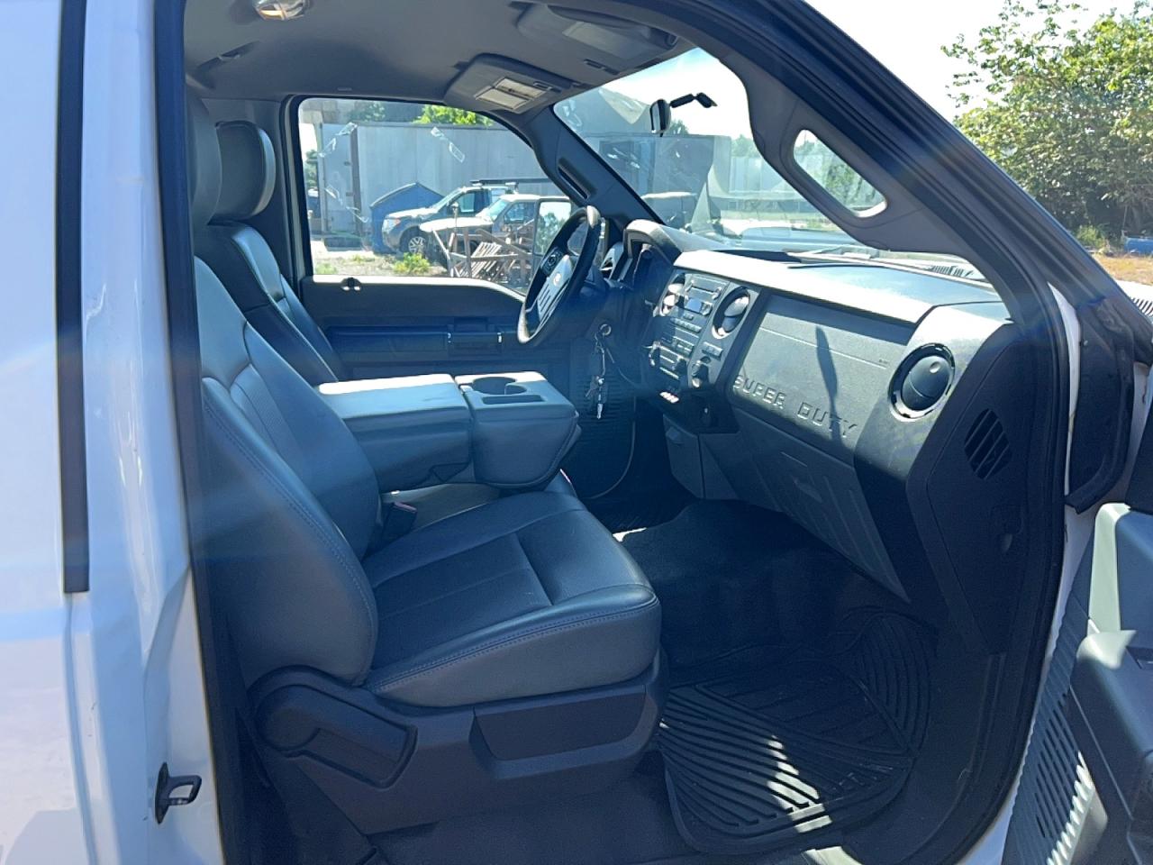 2011 Ford F550 VIN 1FDUF5GT9BEA80204 photo 5