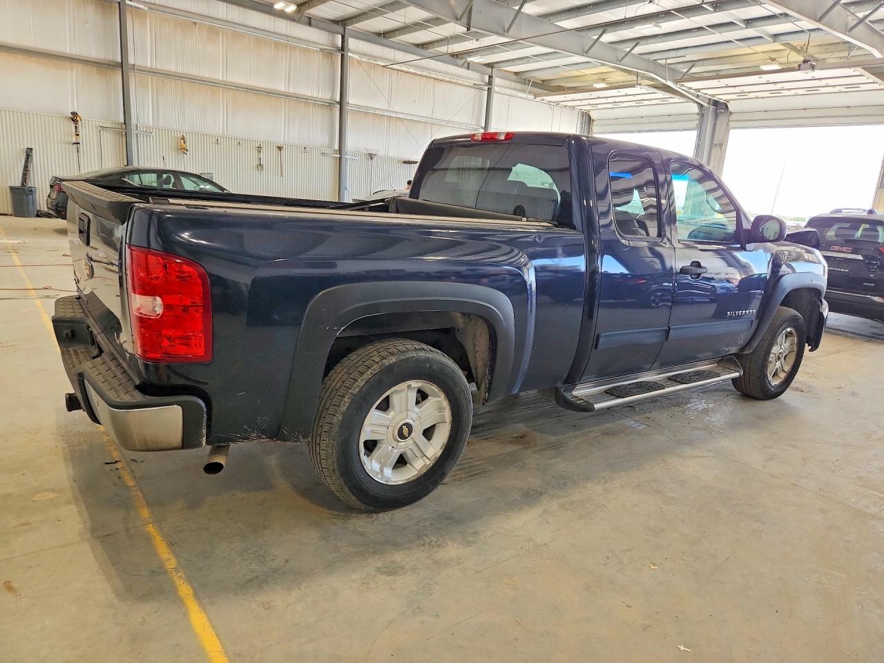 2011 CHEV Silverado VIN 1GCRKSE37BZ269465 photo 3