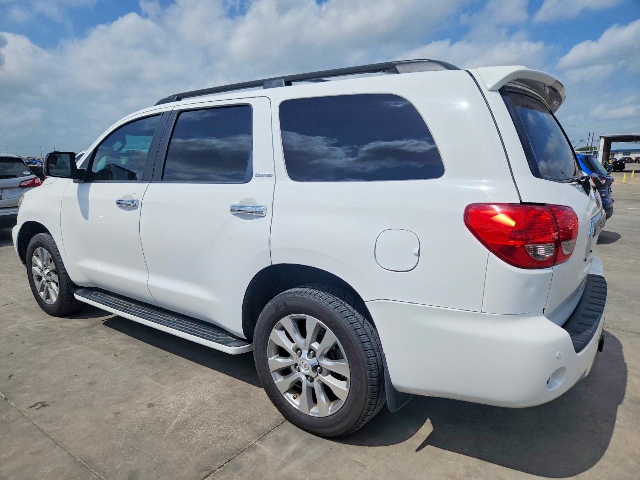 2012 Toyota Sequoia VIN 5TDKY5G12CS040921 photo 2