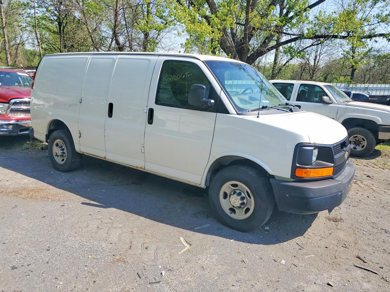 2016 Chev Express VIN 1GCWGAFF5G1215627 photo 4