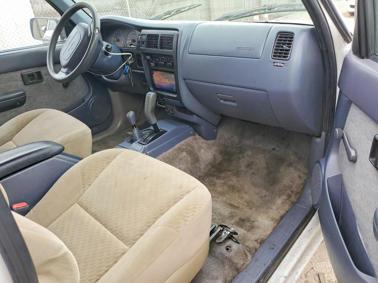 1998 Toyota Tacoma VIN 4TAWN72N8WZ019442 photo 8