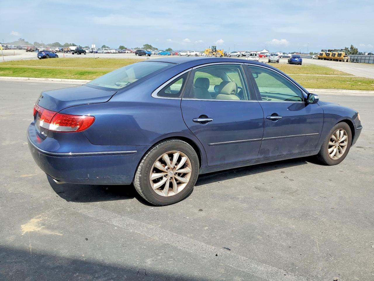2007 Hyundai Azera VIN KMHFC46F97A180003 photo 3