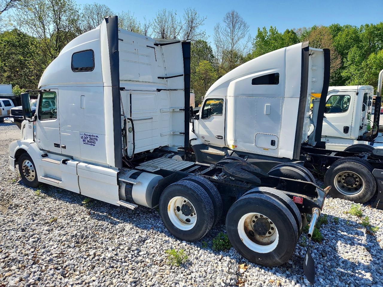 2014 Volvo Vn VIN 4V4NC9EH2EN170696 photo 3