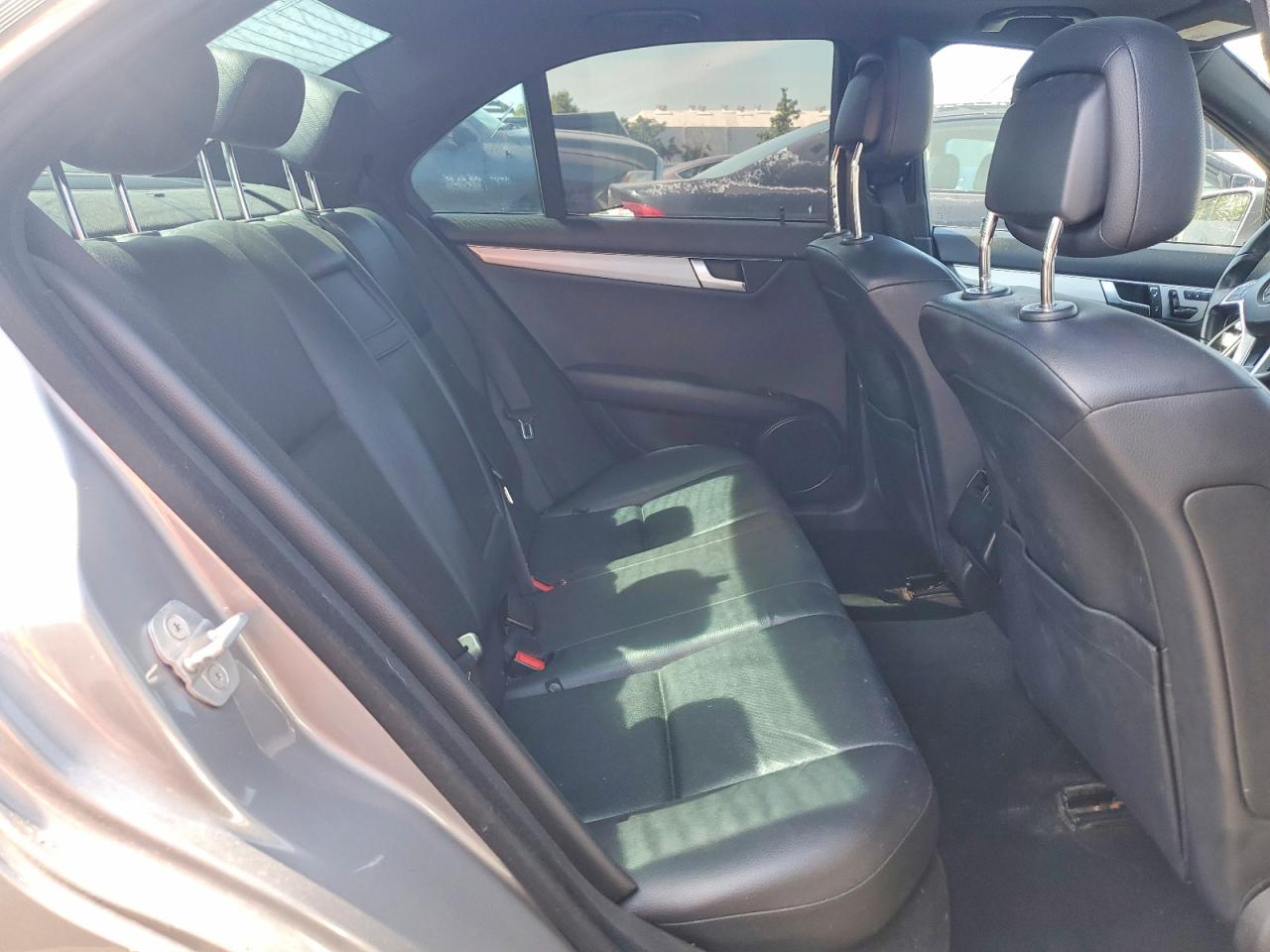 2012 Mercedes-Benz C class VIN WDDGF4HB3CR214559 photo 10