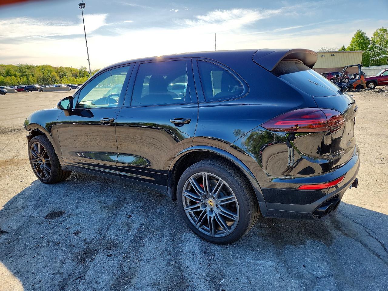 2017 PORSCHE Cayenne VIN WP1AC2A27HLA92823 photo 2