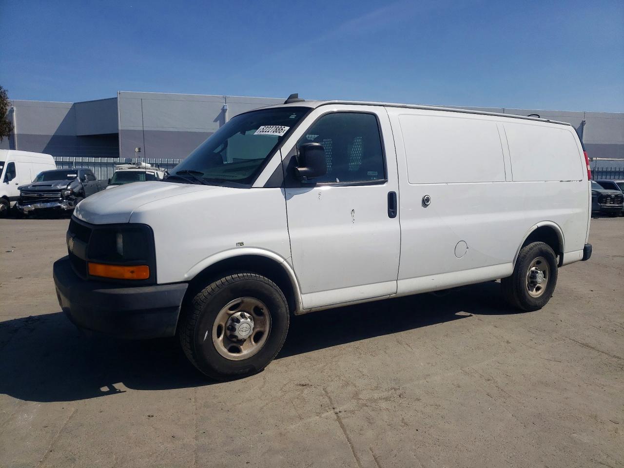 2016 Chev Express VIN 1GCWGAFF5G1199039 photo 1