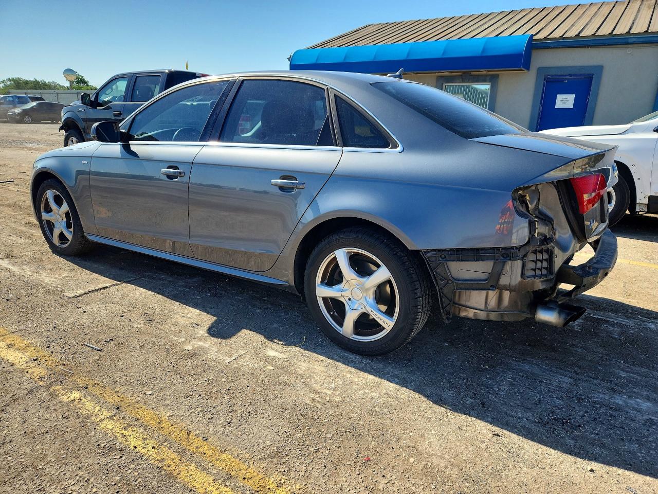 2015 Audi A4 VIN WAUBFAFL0FN008641 photo 2