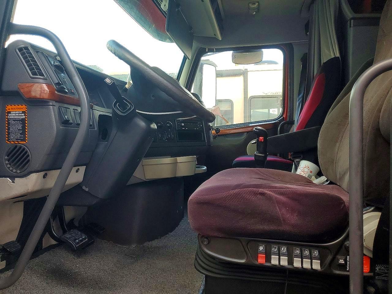 2011 Volvo Vn vnl VIN 4V4NC9EJ6BN297238 photo 5