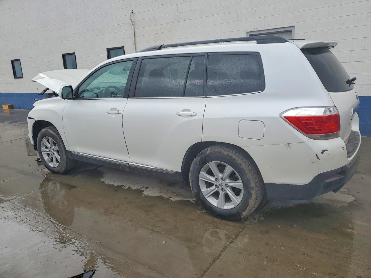2012 Toyota Highlander VIN 5TDBK3EH1CS166869 photo 2