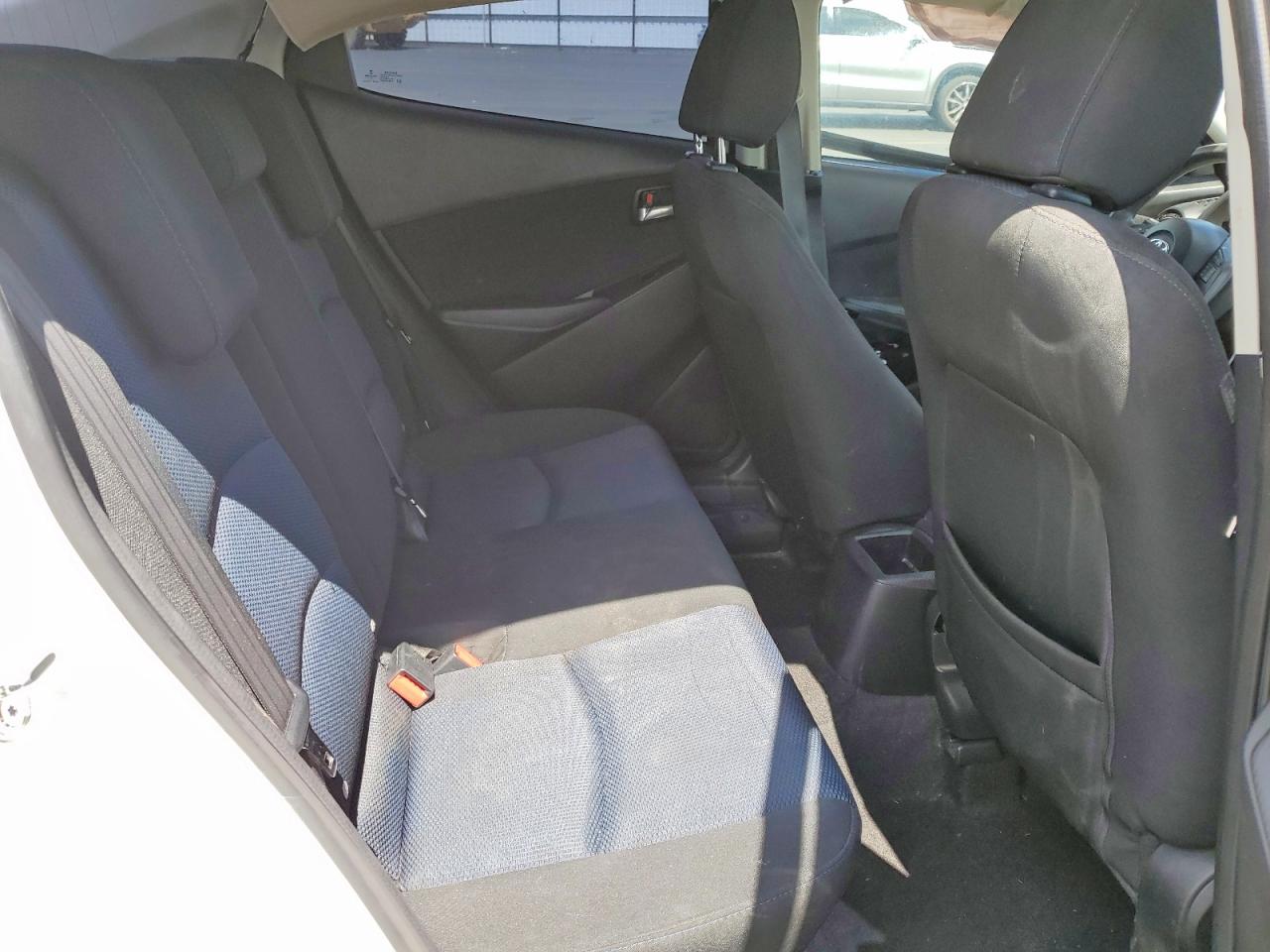 2018 Toyota Yaris VIN 3MYDLBYV5JY317141 photo 10