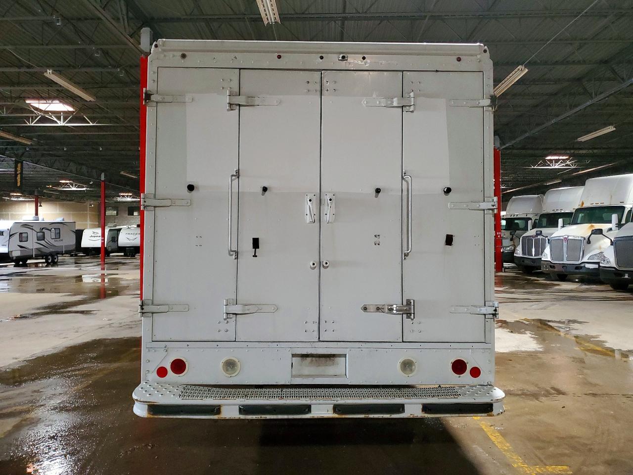 2018 FREIGHTLINER All other VIN 4UZAAPFD8JCJZ6690 photo 6