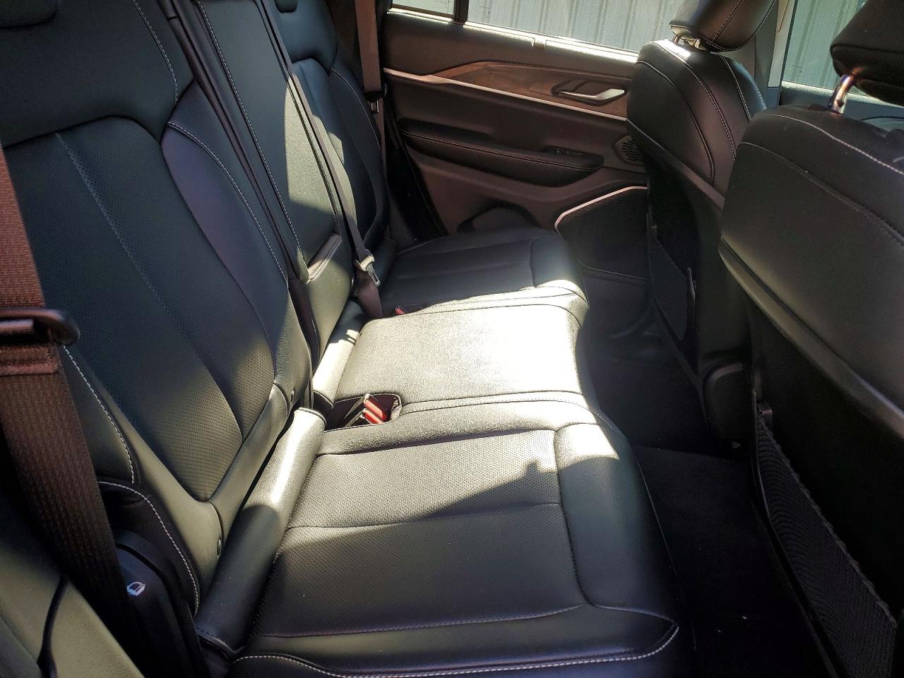 2023 Jeep Cherokee VIN 1C4RJGBG5PC651544 photo 11