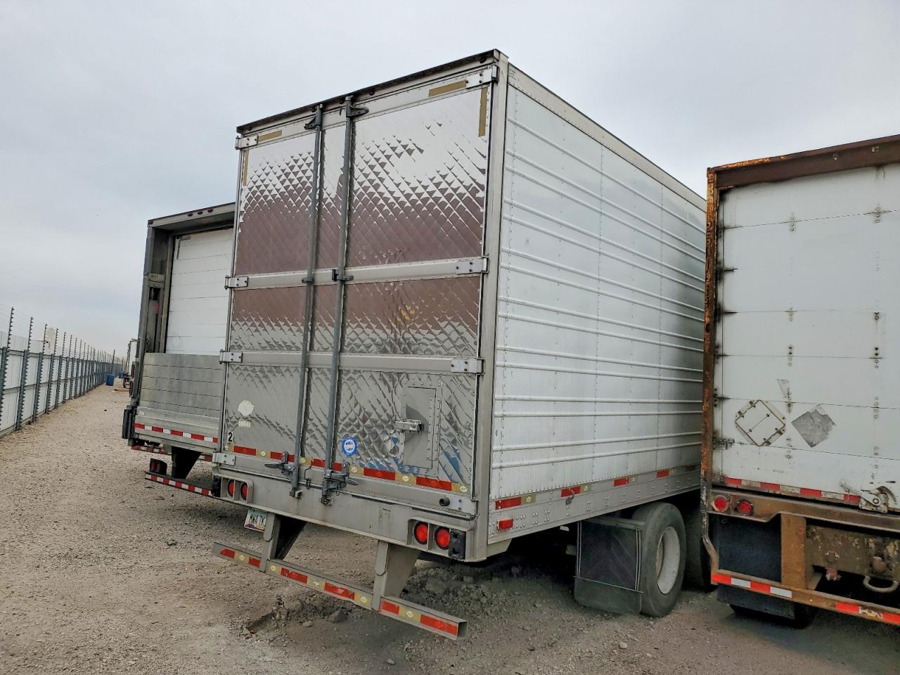 2012 UTILITY 16 trailer VIN 1UYVS2538CU258909 photo 3