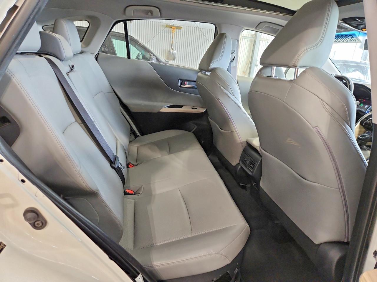 2021 Toyota Venza VIN JTEAAAAH8MJ006409 photo 11