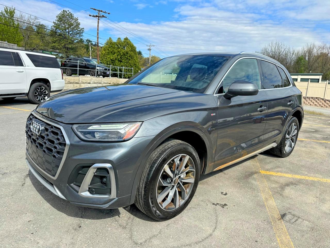 2022 Audi Q5 VIN WA1EAAFY1N2044973 photo 1