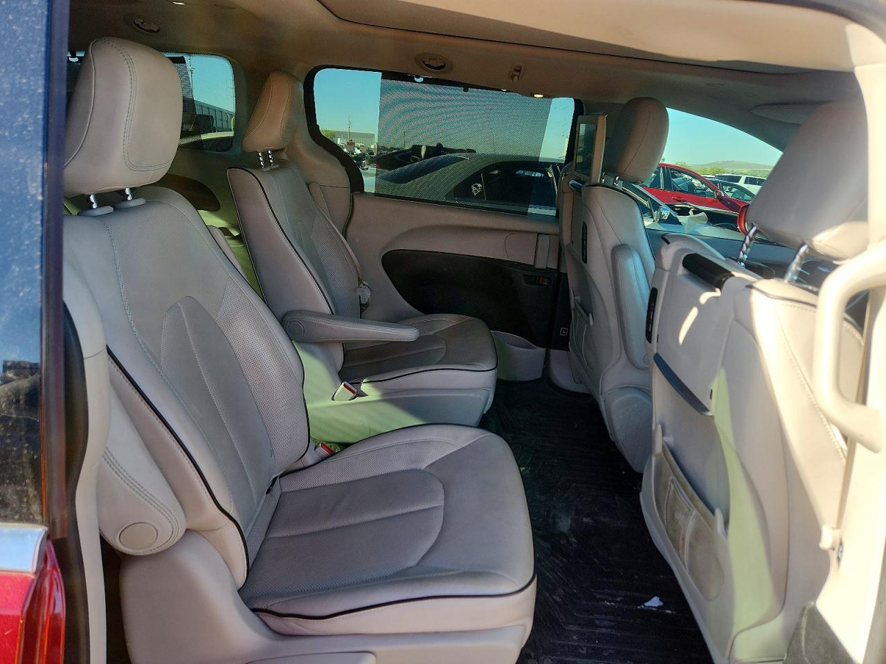 2020 Chrysler Pacifica VIN 2C4RC1N75LR124589 photo 11