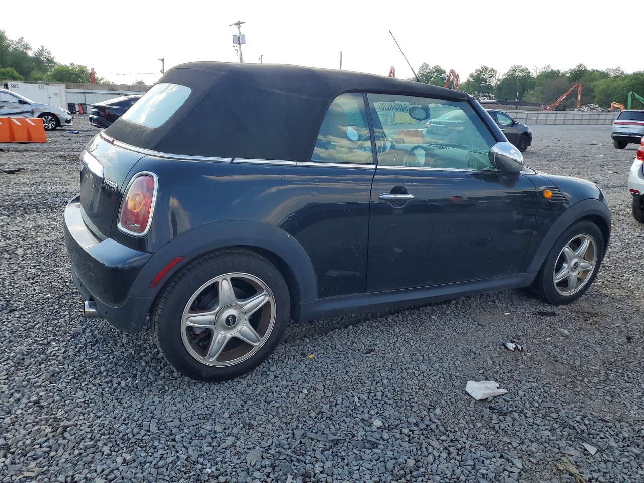 2010 Mini Cooper VIN WMWMR3C51ATZ19101 photo 3