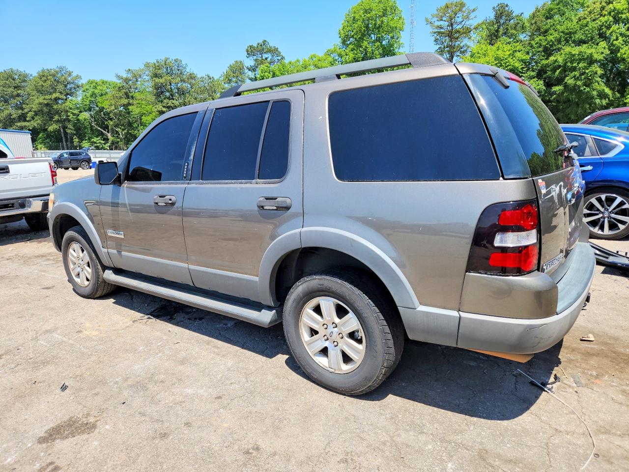 2006 Ford Explorer VIN 1FMEU63E26UA26701 photo 2