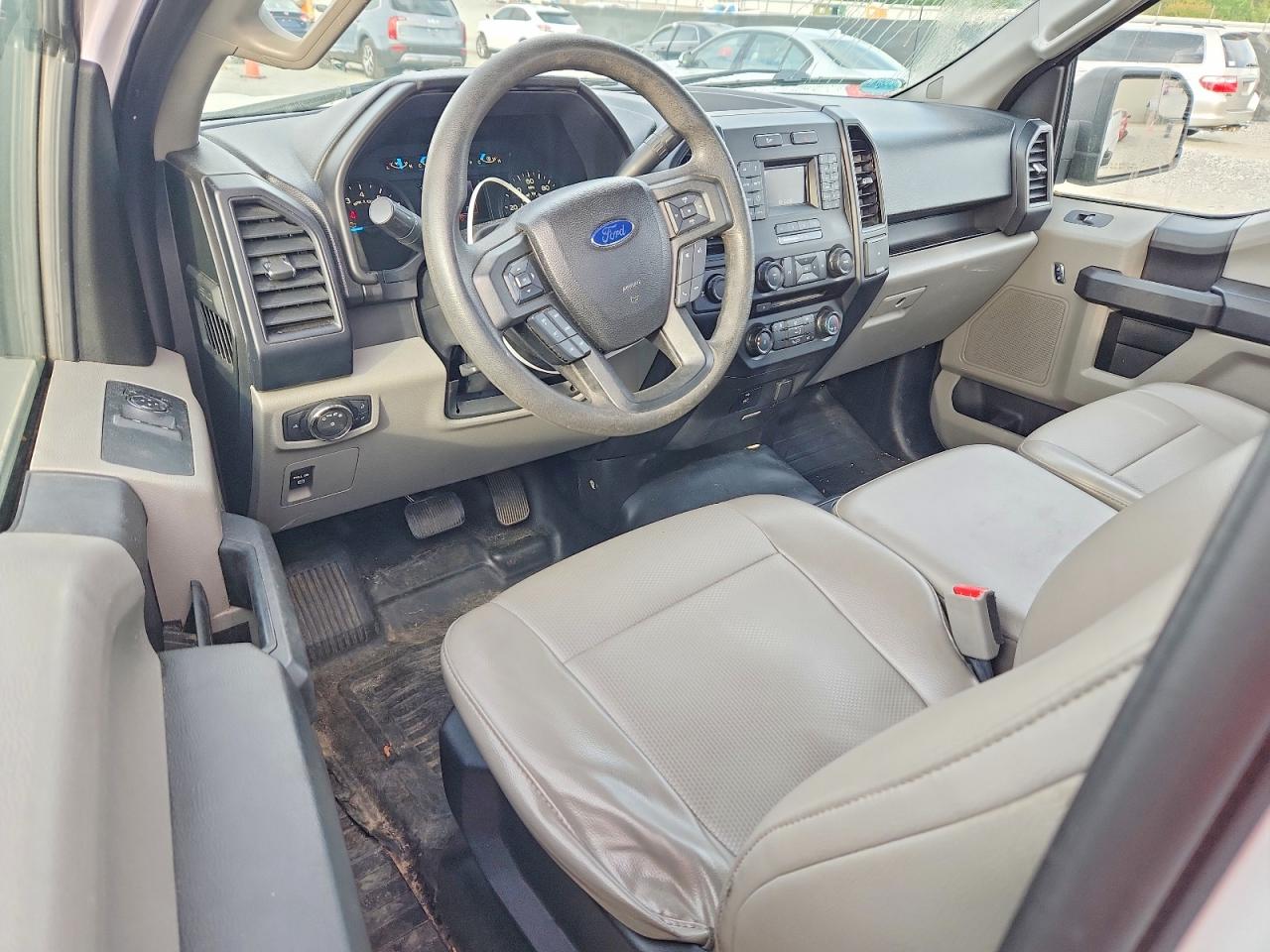 2016 Ford F150 VIN 1FTMF1C83GFA96365 photo 8