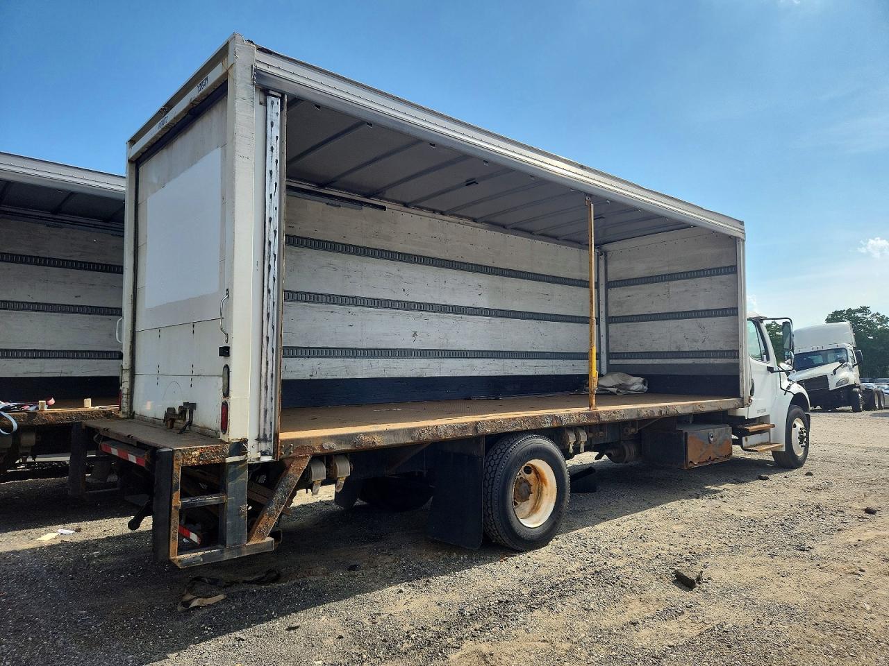 2015 FREIGHTLINER All other VIN 1FVACXDT8FHGS7264 photo 4