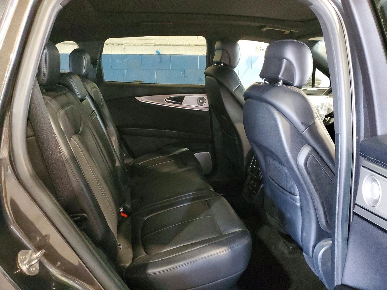 2019 Lincoln Nautilus VIN 2LMPJ8LP2KBL18352 photo 11