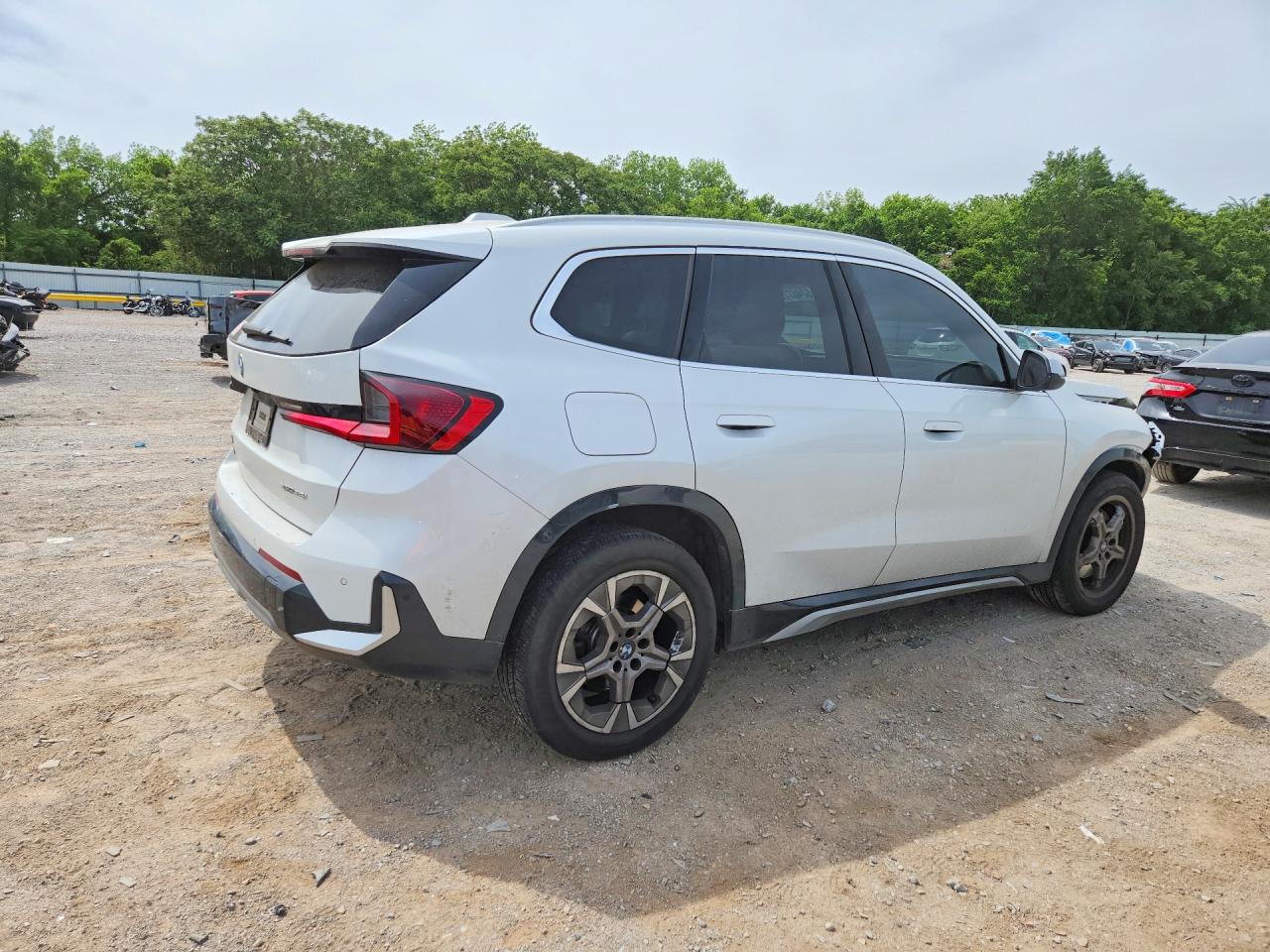 2024 BMW X1 VIN WBX73EF0XR5Y84297 photo 3