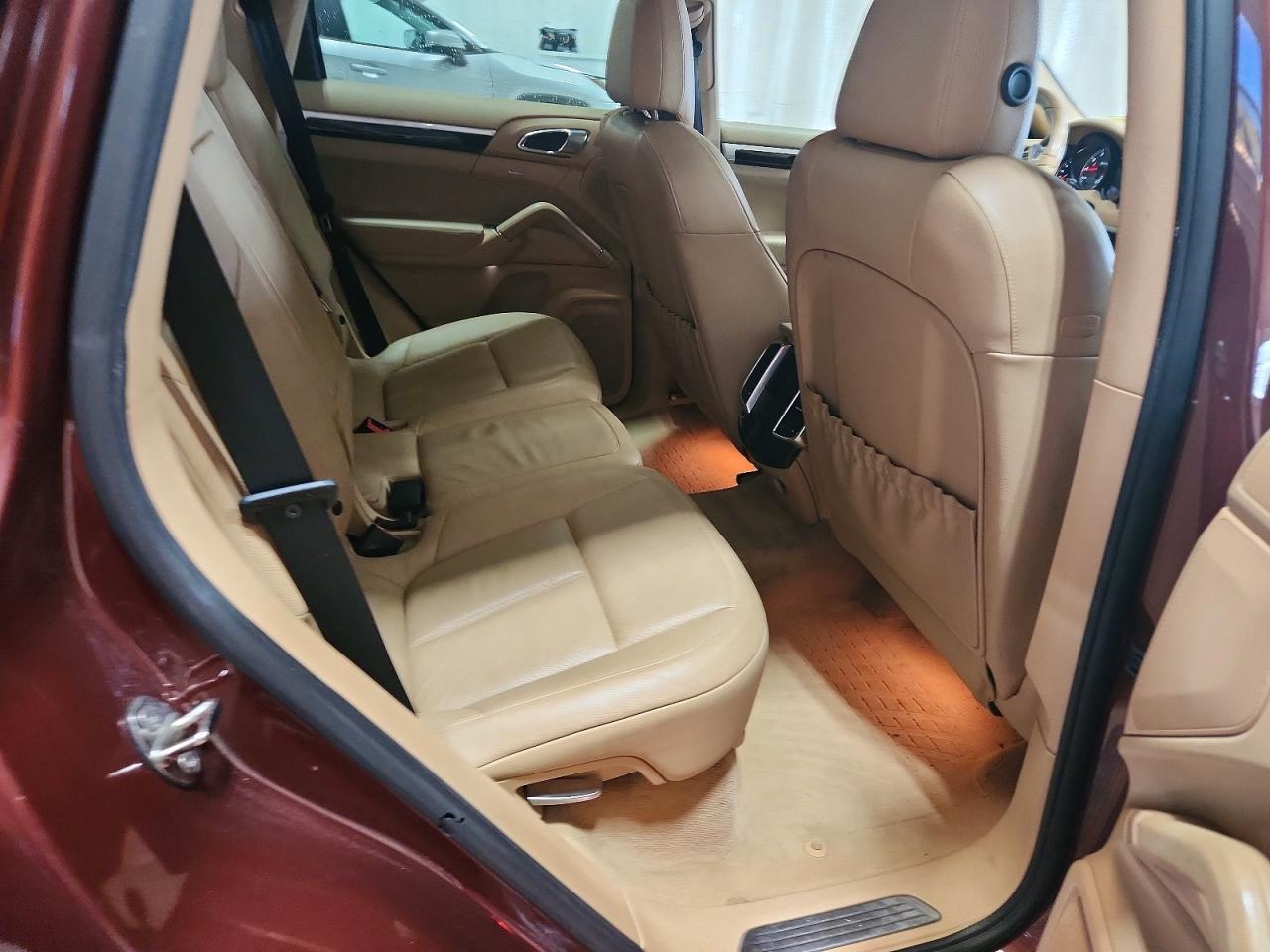 2012 Porsche Cayenne VIN WP1AE2A26CLA92265 photo 10