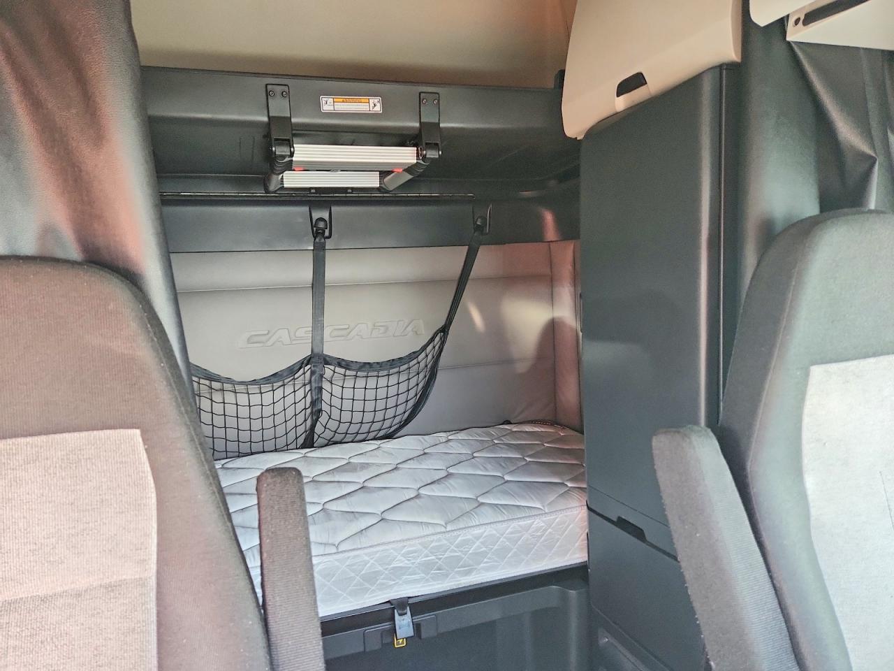 2019 FREIGHTLINER All other VIN 3AKJHHDV0KSKF7638 photo 6
